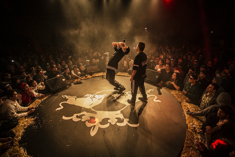 REGRESA RED BULL CON LA BATALLA DE LOS GALLOS Lima Gris